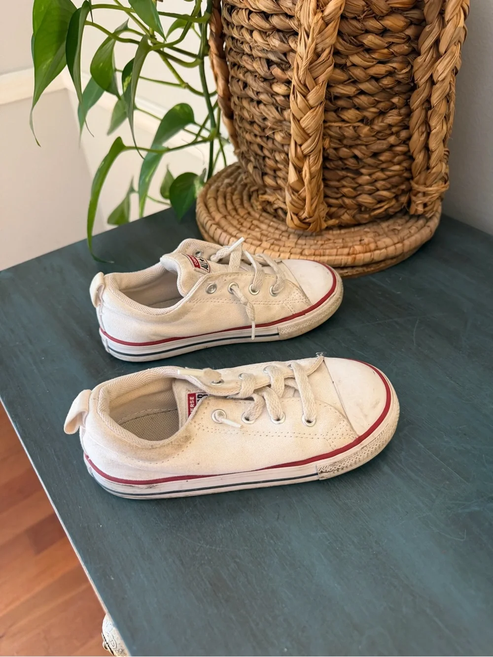 Converse white canvas toddler 10 low top sneaker with signature red stripe